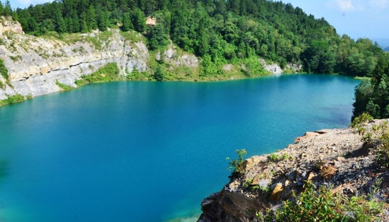 Danau Biru Sawahlunto Pesona Wisata Bekas Galian Tambang