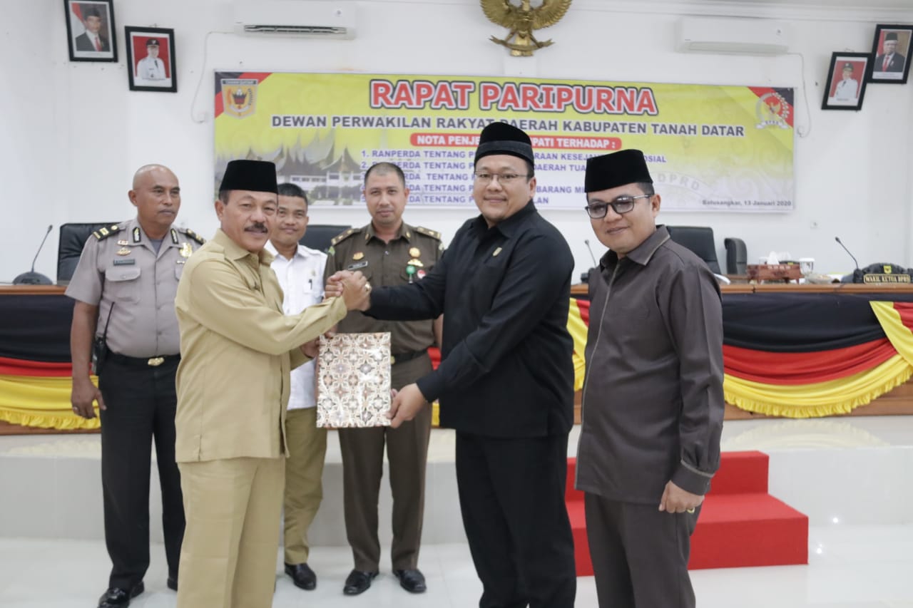 Rapat Paripurna Mendengarkan Nota Penjelasan Bupati Tanah Datar