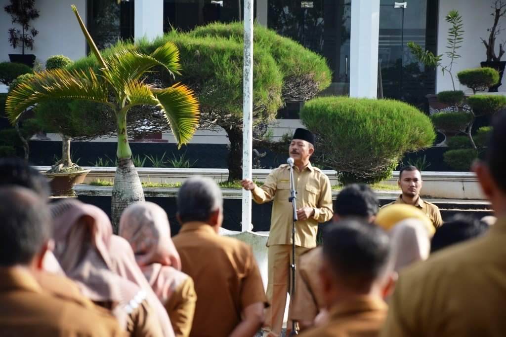 Wakil Bupati Tanah Datar Zuldafri Darma Pimpin Apel Pagi Gabungan