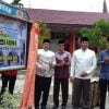 Wakil Walikota Solok, Reinier, Ketua DPRD, Yutriscan, Perwakilan Yayasan Darianis Yatim, Rusdi Saleh, Kadis Pendidikan, Yohariza Rosavella membuka selubung peresmian Masjid At Taqwa di SMP N 3 Kota Solok (foto Eri / Spirit Sumbar)