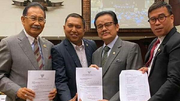 Alirman Sori Usai Menyampaikan Laporan Ppuu Dalam Sidang Paripurna Dpd Ke – 8 Masa Sidang Kedua Tahun 2019 – 2020