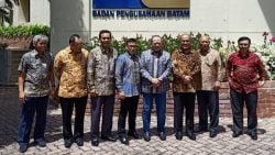 La Nyalla Beserta Rombongan Diterima Wakil Kepala Bp Batam Purwiyanto, Di Gedung Bp Batam, Jalan Jenderal Sudirman, Batam Center, Kota Batam, Rabu (5/2/2020)