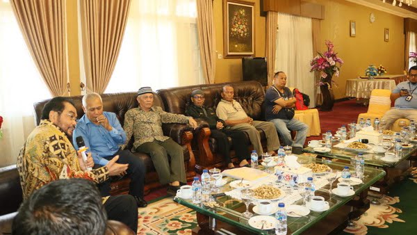 Leonardy berdiskusi dengan Kadin Bukittinggi