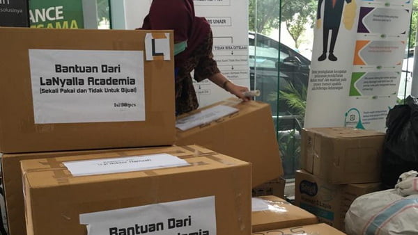 Petugas Rs Unair Surabaya Cek Bantuan Lanyalla Academia