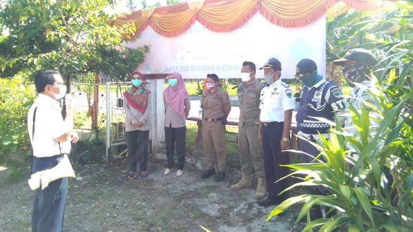 Kepala Dinas Perhubungan Kabupaten Pesisir Selatan, Gunawan, Memberikan Briefing Kepada Petugas Jaga, Rabu (22/4/2020).