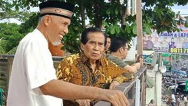 Walikota Mahyeldi Ansharullah Ketika Mengajak Azwar Anas Melihat Keberhasilan Pembangunan Di Kota Padang.