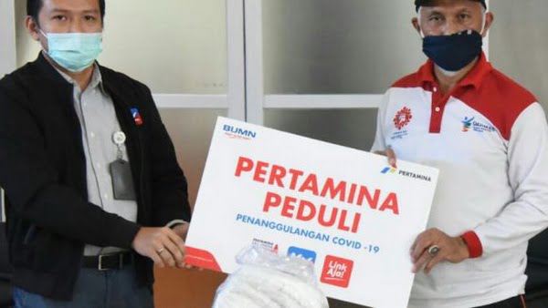 Pertamina Serahkan Bantuan Apd Pada Walikota Padang