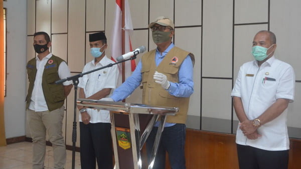 Ketua Gugus Tugas Percepatan Penanganan Corona Yang Juga Plt. Bupati Solok Selatan Abdul Rahman Terkait Covid-19 (Foto Hms)