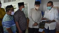 Walikota Mahyeldi Bersama Kepala Disnakerin Yunisman, Kepala Blk Kota Padang Syamsi Sahri Serta Kepala Bagian Protokol Dan Komunikasi Pimpinan Kota Padang Amrizal Rengganis (Foto Hms)