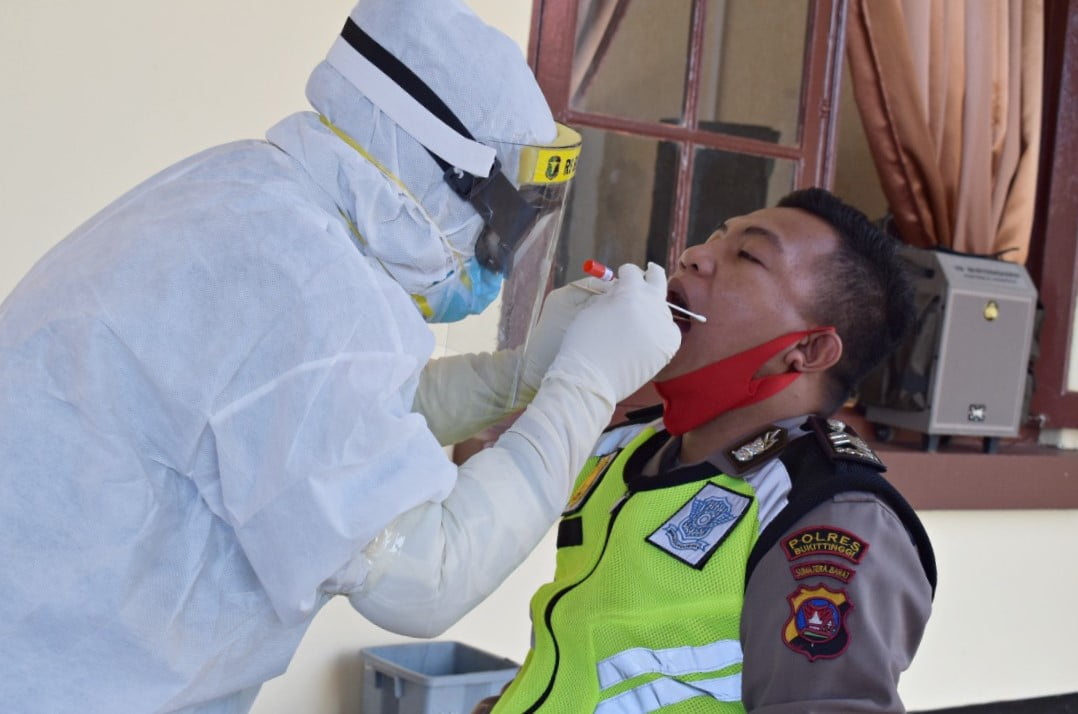 19 Personil Personil Polres Bukittinggi Lakukan Tes Swab