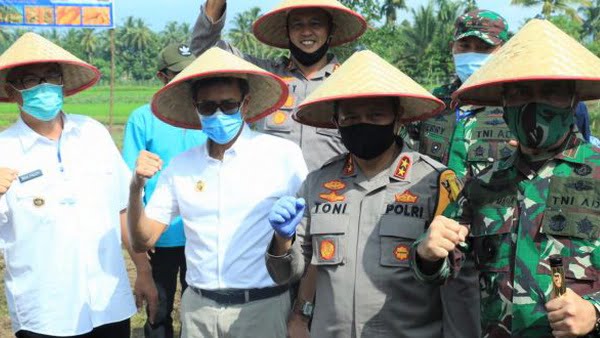 Kapolda, Danrem Dan Gubernur Sumbar Kunjungi “Kampung Tangguh” Payakumbuh