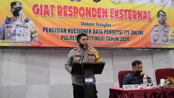 Kapolres Bukittinggi Akbp Iman Pribadi Santoso, Sik. Mh Memberikan Sambutan Saat Acara Responden Eksternal