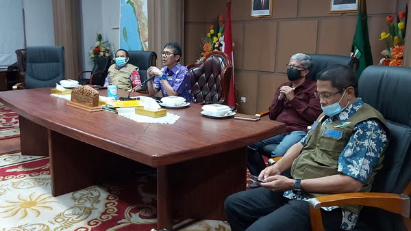 Gubernur Sumbar Saat Vidcom Dengan Kepala Bnpb