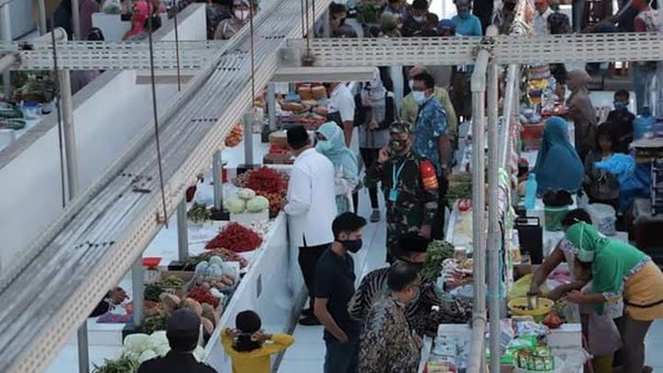 Suasana Aktifitas Jual Beli Di Pasar Abdurrahman Bin Auf