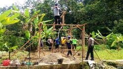 Rumah Untuk Kakek Nuzuwar Dibangun Secara Gotongroyong