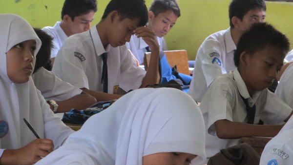 Proses Belajar Mengajar Di Salah Satu Sekolah