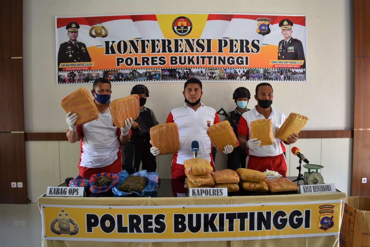 Polres Bukittinggi Amankan 15 Kg Ganja Kering Siap Edar