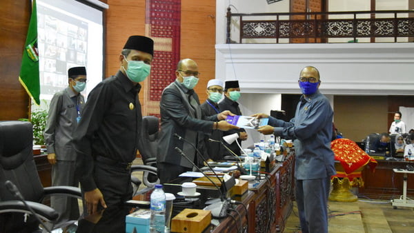 Rapat Paripurna Penetapan Pandangan Dprd Atas Penjelasan Gubernur Terhadap Hak Interpelasi Dprd Provinsi Sumatera Barat