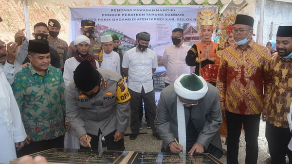 Peletakan Batu Pertama Pondok Pesantren (Ponpes) Yang Memadukan Konsep Konsep Keagamaan Dan Bela Negara Pada Kamis 6 Agustus 2020