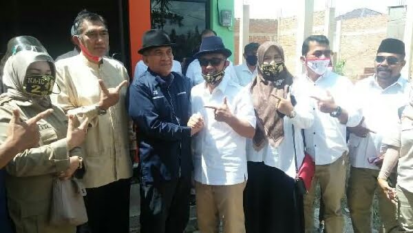 Calon Wakil Gubernur Sumbar, Indra Catri bersama mantan Ketua DPD Partai Demokrat Sumbar, Josrizal Zain