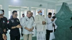 Ketua Dpd Ri Didampingi Senator Asal Sulteng, Saleh Muhammad Al Jufrie, Wartabone Dan Abdul Rachman Thaha Saat Ziarah Ke Makam Pendiri Alkhairaat Di Kota Palu, Sayyed Idrus Bin Salim Al Jufrie Atau Yang Dikenal Dengan Panggilan Guru Tua, Rabu (18/11/2020).