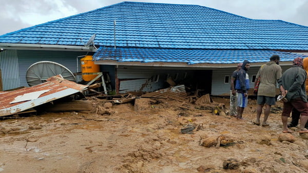 Banjir Bandang Menghanyutkan Tiga Rumah Warga Di Desa Uwebutu, Distrik Madi, Kabupaten Paniai, Provinsi Papua. (Bpbd Kabupaten Paniai)