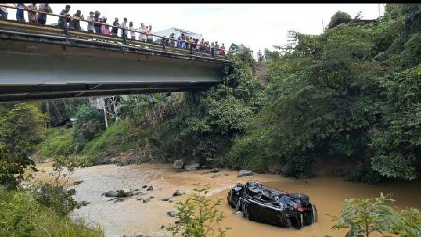 Berita Terkini Pajero Masuk Sungai