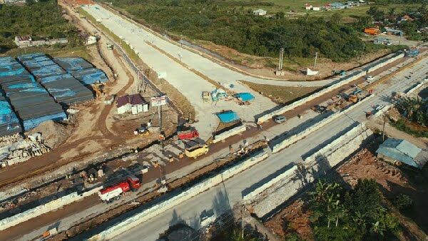 Pengerjaan Jalan Tol Padang - Pekanbaru