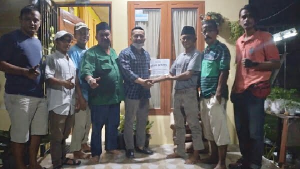 Anggota Dprd Padang Manufer Putra Firdaus Membantu Pengecoran Lapangan Bulu Tangkis Komplek Perumahan Abi Kayu Kalek, Kelurahan Padang Sarai,