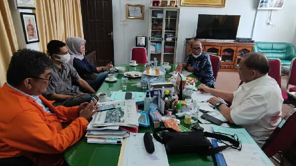 Sekretaris Komisi I Dprd Sumbar Hm Nurnas Dan Kadis Pmd Sumbar Syafrizal Ucok Bersama Pelaksana Workshop Keterbukaan Informasi Publik, (*)