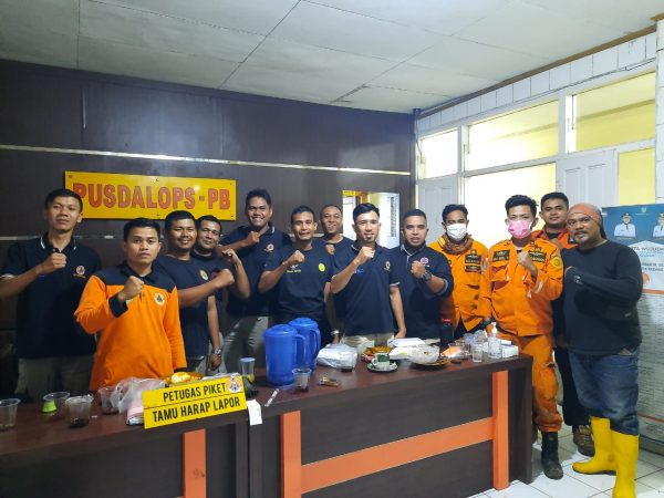 Tim Evakuasi Dari Trc Pusdalop Bpbd Kota Padangpanjang Dan Basarnas Padang Posko 50 Kota Di Pusdalop Bpbd Kota Padangpanjang