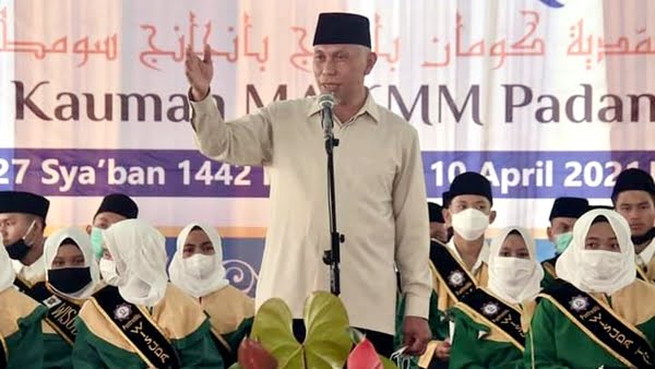 Gubernur Mahyeldi Saat Membuka Khatam Hafidz Qur'An Di Ma Kmm Kauman Padang Panjang