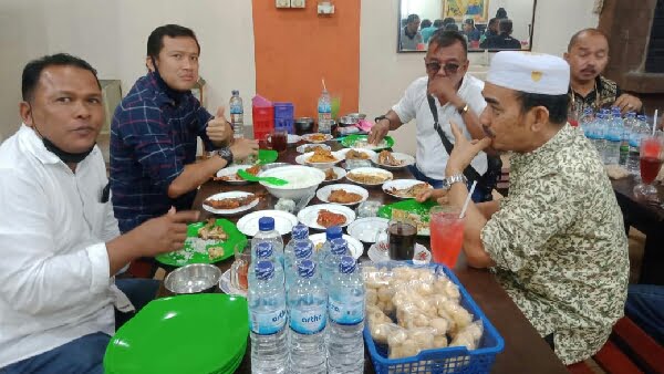 Sam Pertamina Padang, I Made Wira Pramata, Hiswanamigas, Ujang Kencana Dan Ketua Pwi Sumbar, H. Heranof Firdaus Dalam Kegiatan Buka Bersama