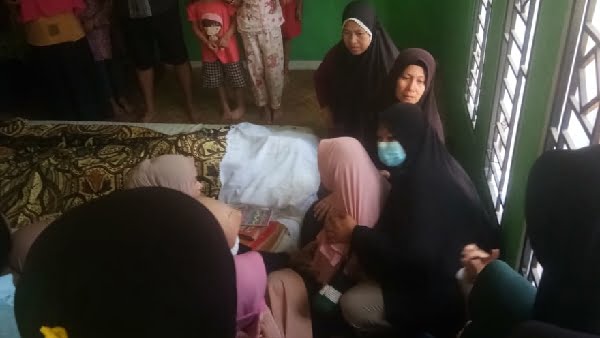 Jenazah Pelajar Smp Yang Ditemukan Tewas Karena Gantung Diri Di Pulau Punjung