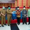 Penyerahan mahasiswa KKN-PPM Melayu Serumpun ini dilakukan secara simbolis oleh Wakil Rektor III UIN Imam Bonjol Padang