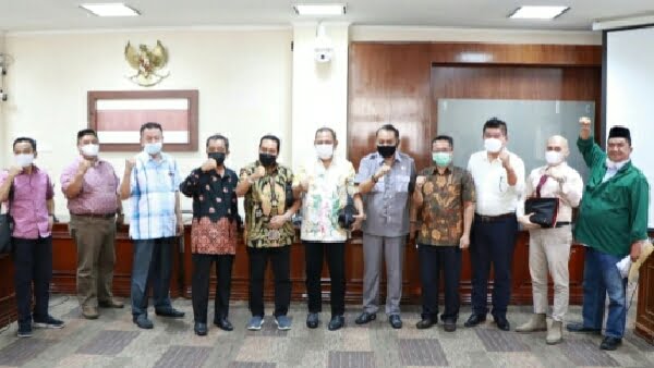 Kmp Bank Nagari Serahkan Pernyataan Sikap Ke Dprd Sumbar