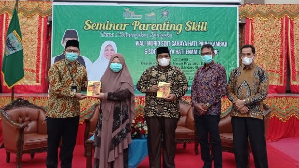 Berita Terkini Nevi Zuairina Seminar Parenting