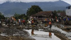 Banjir Di Batu Yang Diduga Karena Penggundulan Hutan