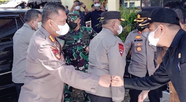 Wakapolda Sumbar Bersama Beberapa Pejabat Utama Polda Sumbar Melakukan Peninjauan Vaksinasi Sumdarsin