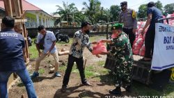 Bank Rakyat Indonesia Cabang Painan, Mengandeng Koramil 01/ Pancung Soal, Kodim 0311/ Pessel Menyalurkan 250 Paket Sembako Kepada Masyarakat