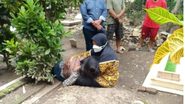 Novia Widyasari yang ditemukan tewas disamping makam ayahnya. (Foto bogordaily.net)