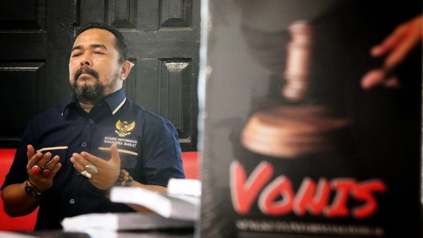 Adrian Tuswandi Launching Buku Vonis