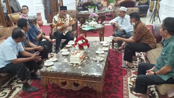 Mahyeldi Bercengkrama Dengan Pengurus Pwi Sumbar