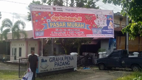 Padang Ekspres Gelar Pasar Murah