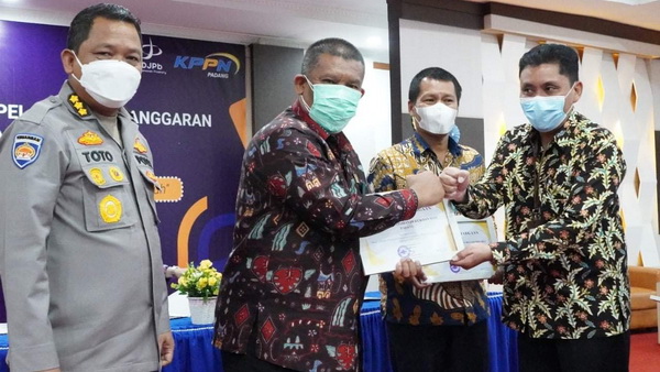 Kanwil Kemenkumham Sumbar Raih Penghargaan Peringkat Dua Nilai Ikpa Tertinggi Ta 2021