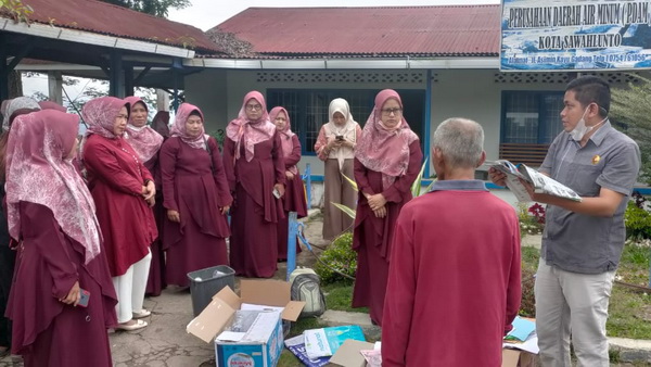 Dharmawanita Pdam Melaksanakan Sosialisasi Mengenai Memilah Sampah Menabung Emas Di Bank Sampah