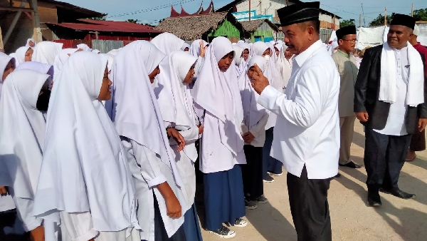 Dr. H. Fauzi Bahar, M.si Datuak Nan Sati Ketika Menjadi Pembina Upacara Bendera