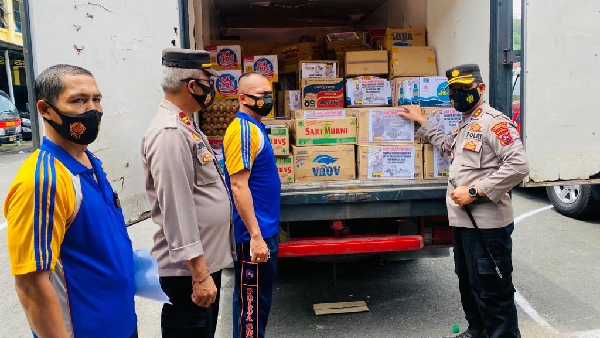 Kapolres Pesisir Selatan Akbp. Sri Wibowo, S.i.k. M.h, Didampingi Pejabat Tinggi Polres Pesisir Selatan Salurkan Bantuan