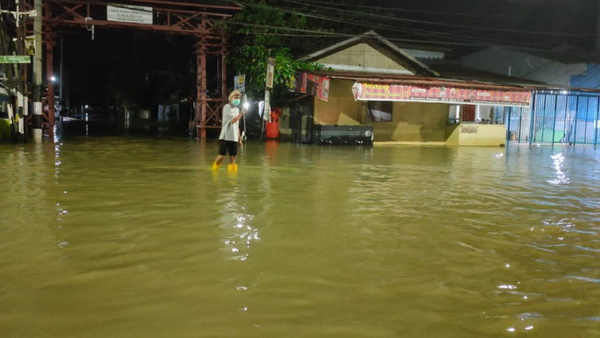 Bpbd Kota Samarinda Bersama Tim Terkait Melakukan Asesmen Dan Pemantuan Dilokasi Banjir Kota Samarinda, Kalimantan Timur, Selasa (22/3)