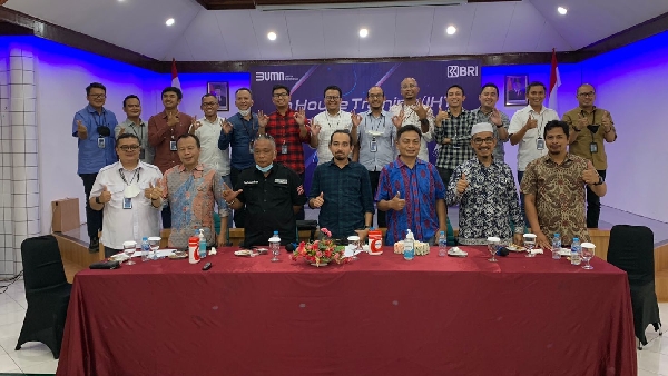 Pemimpin Cabang Bri Bersama Pimpinan Media